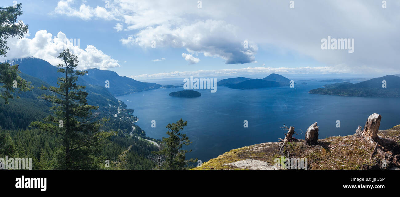 Avis de berges et d'îles à la recherche vers le bas de la baie Howe, British Columbia, Canada Banque D'Images
