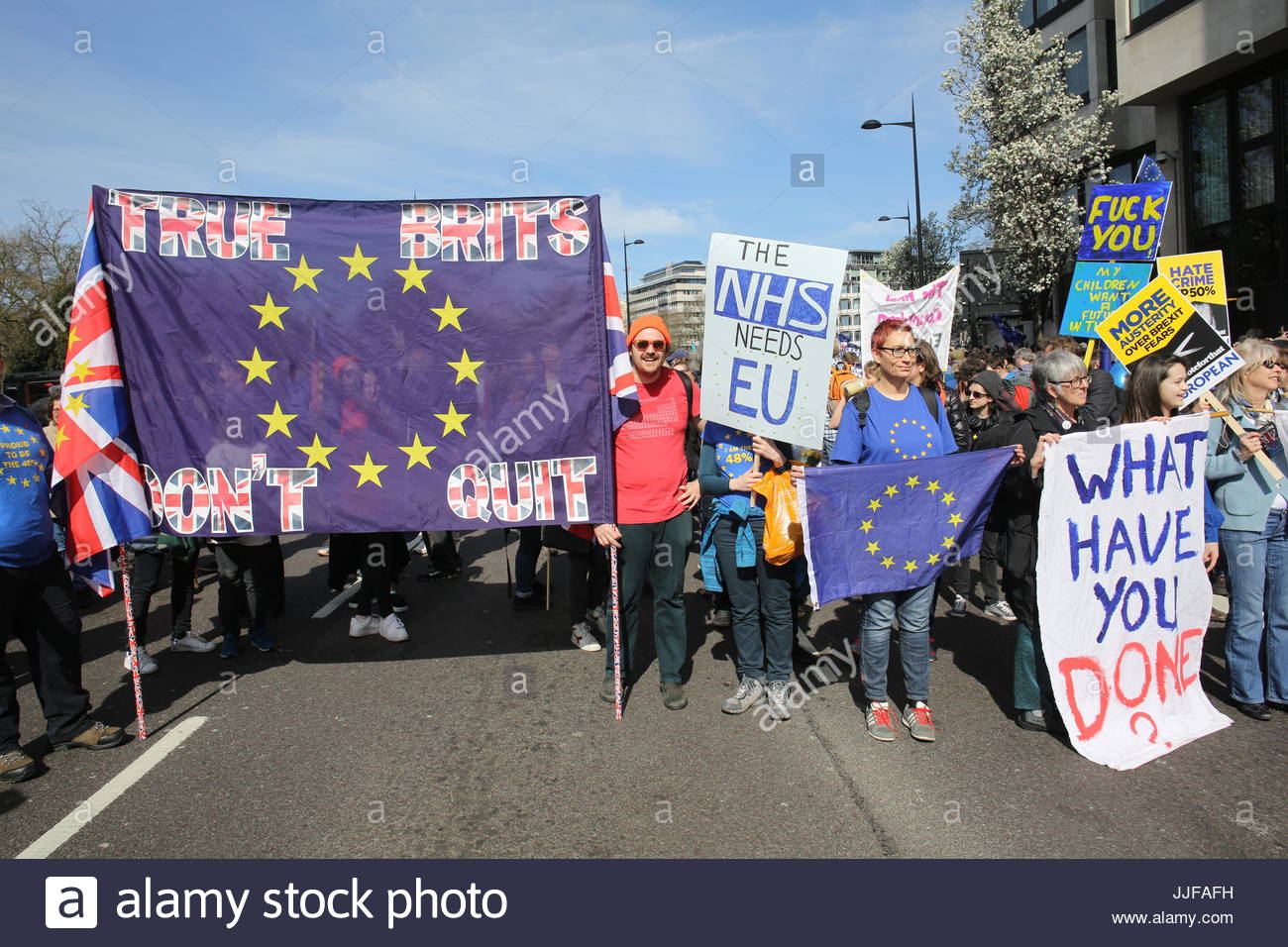 Un pro- les chefs de l'UE mars Westminster avec des bannières en altitude. Credit : reallifephotos/Alamy Banque D'Images