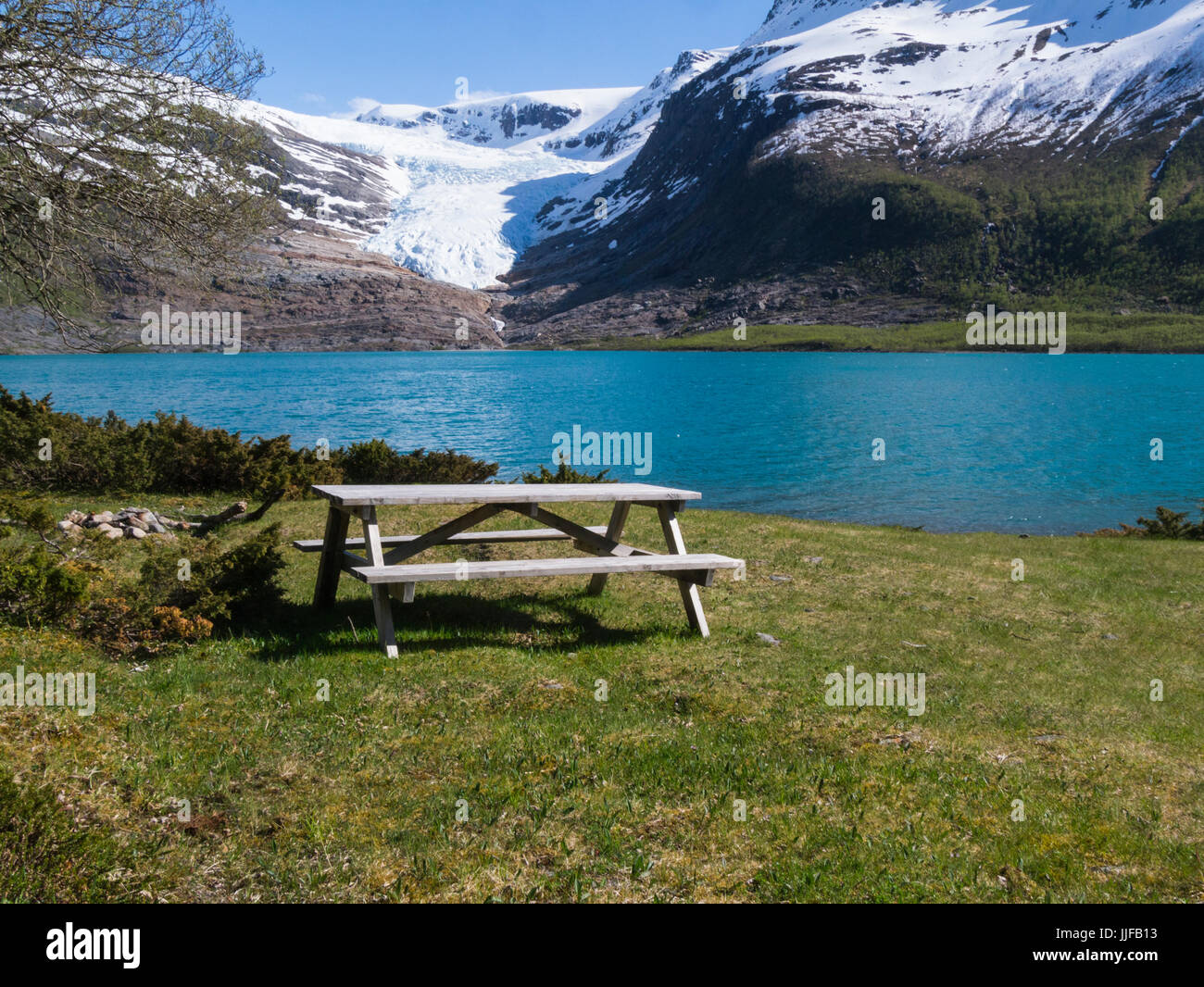 Voir l'ensemble du glacier Engabreen Svartisvatnet de lac dans le Parc National Saltfjellet-Svartisen comté de Nordland en Norvège Banque D'Images