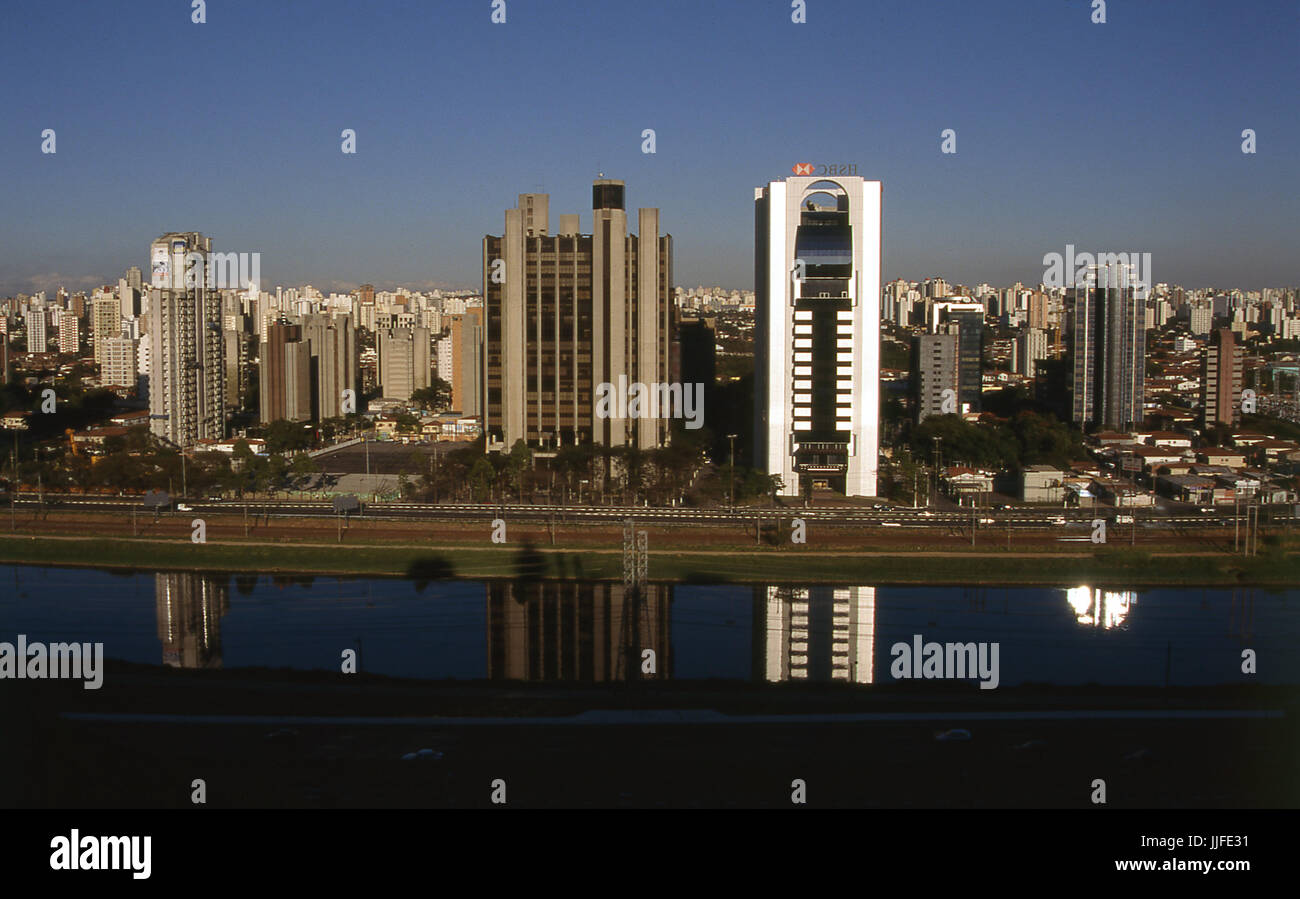Av Nações Unidas, Brooklin Novo, Rio Pinheiros, edifício bolsa de imóveis,  banco HSBC, São Paulo, Brésil Photo Stock - Alamy