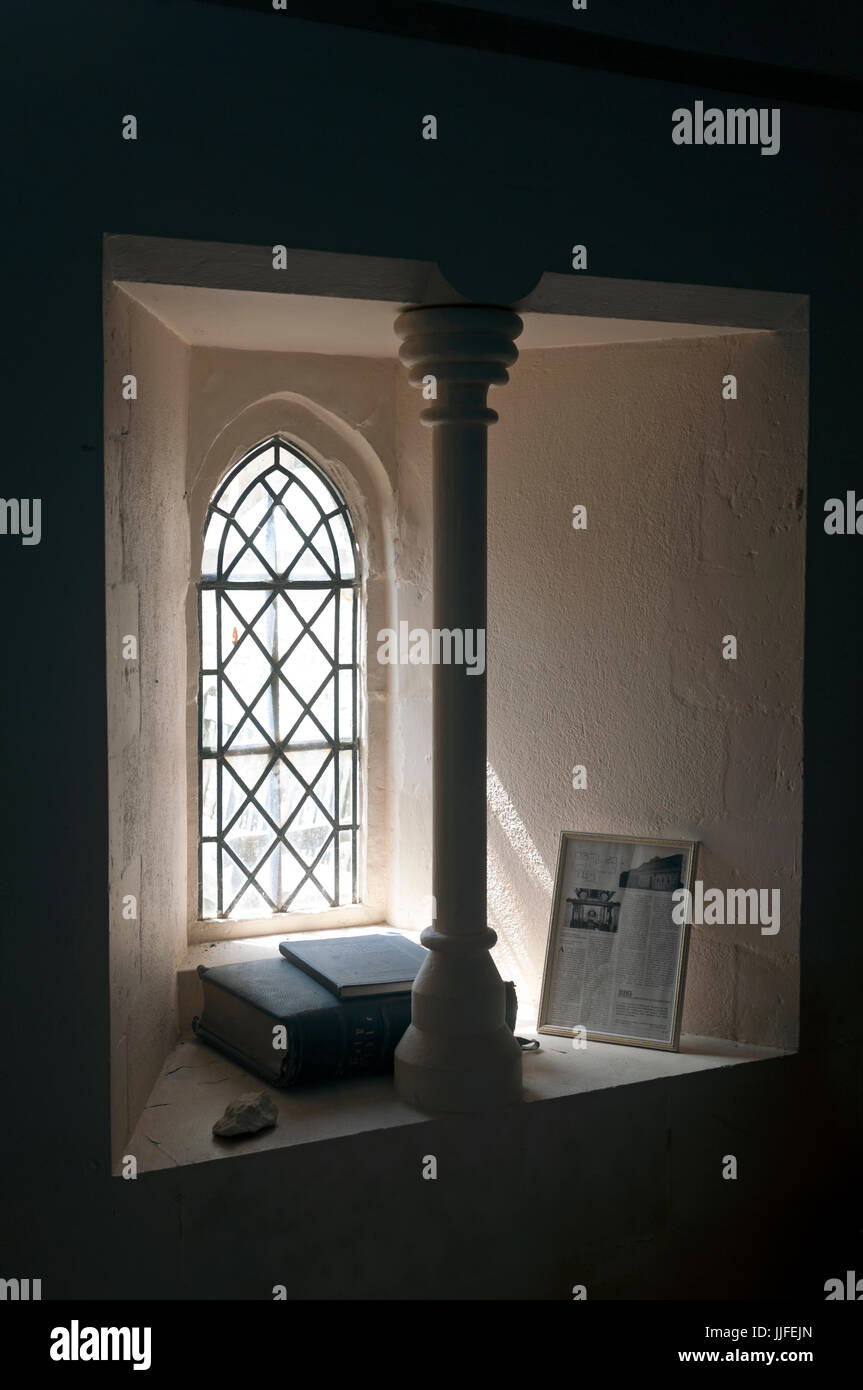 Une fenêtre dans l'église de Saint - Pierre, Masevaux, Oxfordshire, England, UK Banque D'Images