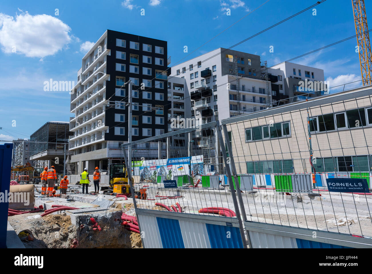 Gennevilliers, France, banlieue parisienne, Urbanisme, projet de réaménagement urbain près de la station de métro, développement durable des ouvriers de la construction de tramways, rue de banlieue Banque D'Images