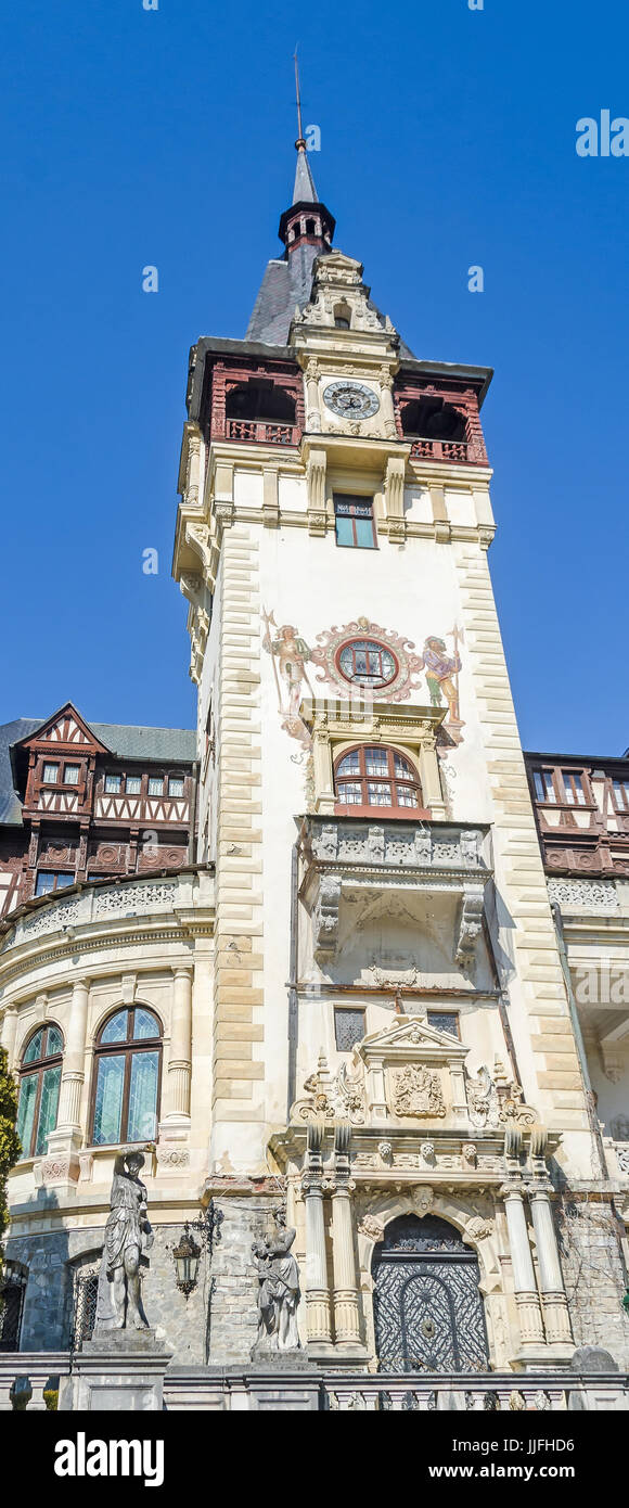 SINAIA, ROUMANIE - Mars 21, 2015 : Détail du château de Peles, 'propre' par Regele Mihai (Le Roi Michel de Roumanie), travaille maintenant comme musée. Banque D'Images