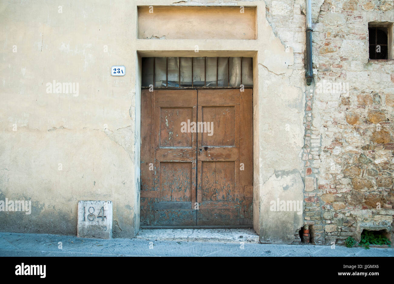Toscane-Mai 29:un vintage porte à San Quirico d'Orcia,Toscane,le Mai 29,2017. Banque D'Images