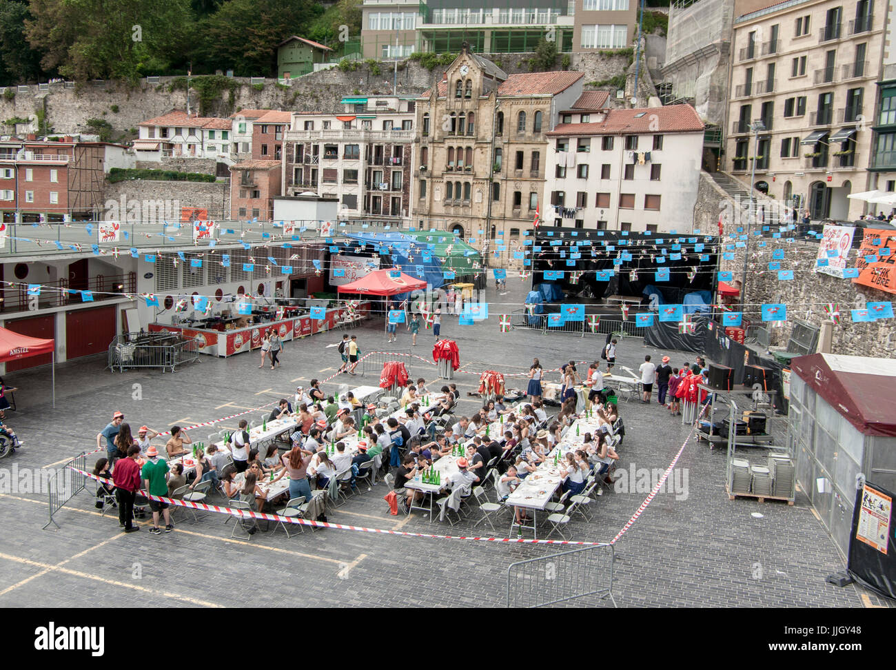 La célébration de la fête locale en port de pêche , Donostia, San Sebastian, Pays basque, Espagne Banque D'Images