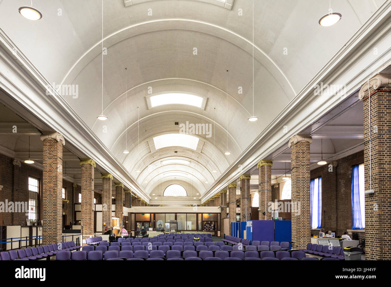 Le hall des départs du terminal de croisière de Tilbury sur la Tamise, Tilbury, Essex, Angleterre, Royaume-Uni Banque D'Images