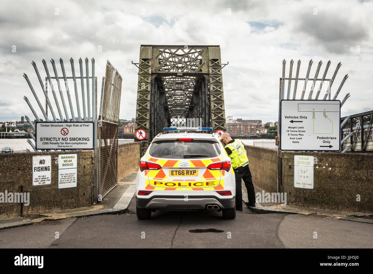 Service de ferry pour passagers de Tilbury sur la Tamise, Essex, Royaume-Uni Banque D'Images