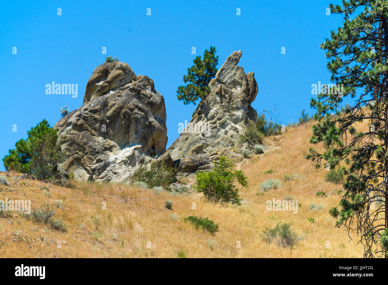 Formations rocheuses imposantes sous un ciel bleu dans l'Est de l'État de Washington, United States Banque D'Images