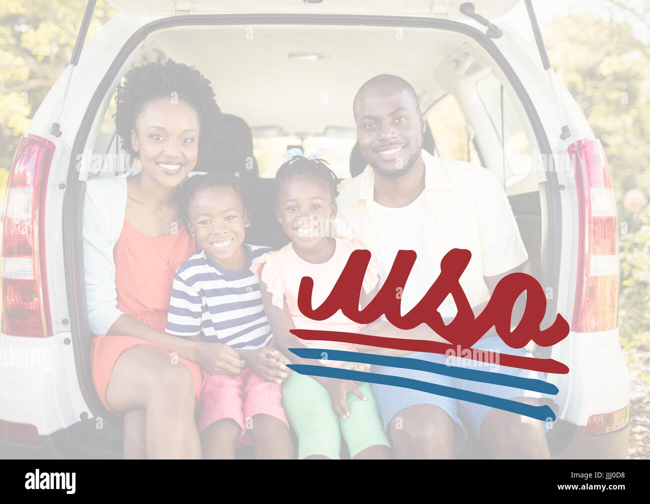 Smiling family dans le coffre pour le 4 juillet Banque D'Images