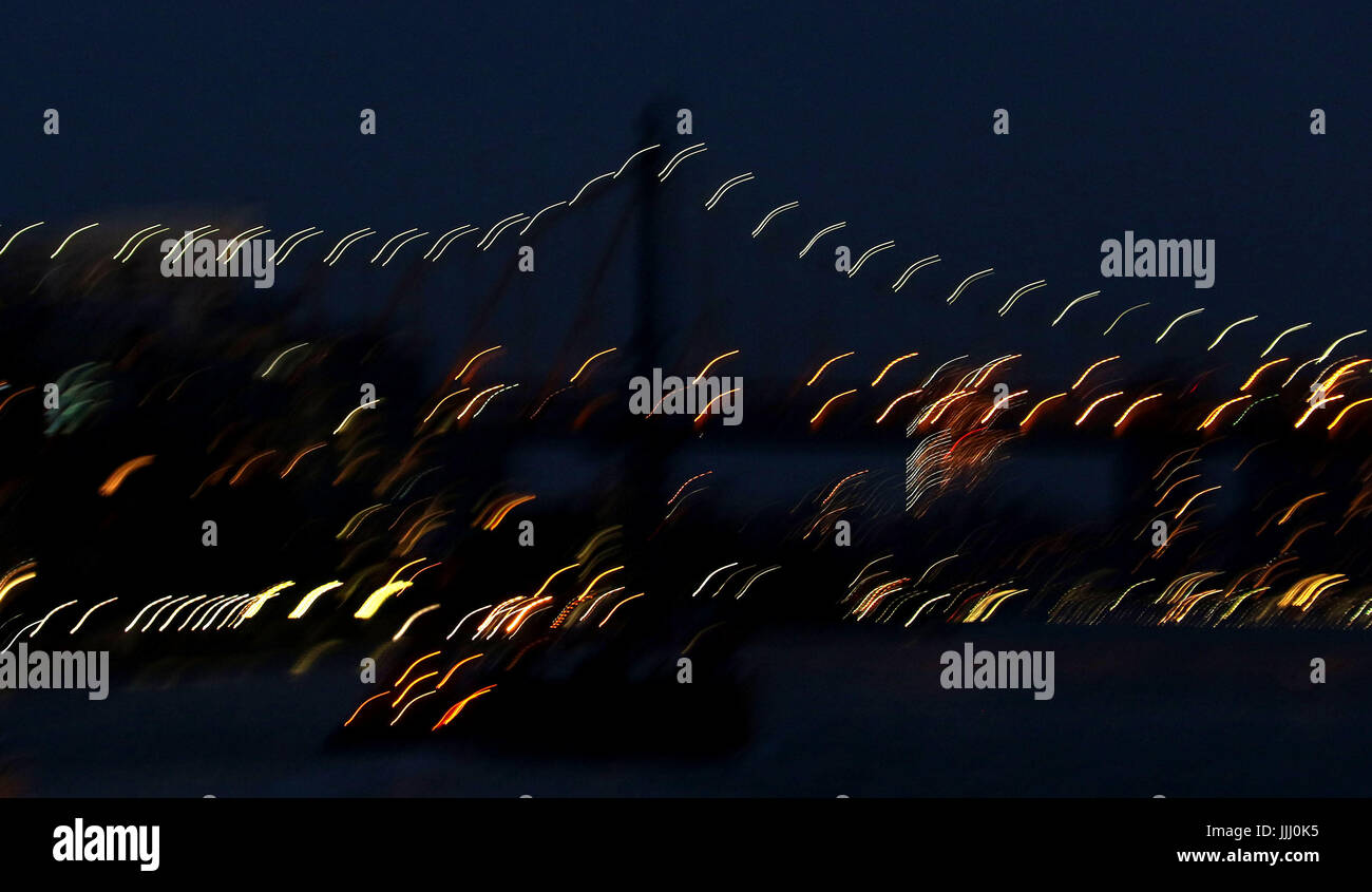 Slow motion blur de Ed Koch Pont sur l'East River, au crépuscule Banque D'Images