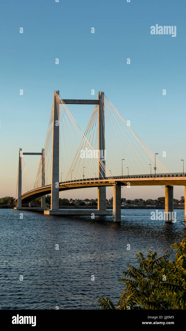 Le pont à câbles, officiellement appelé le pont Ed Hendler, enjambe la rivière Columbia entre Pasco et Kennewick, Tricities, USA Banque D'Images