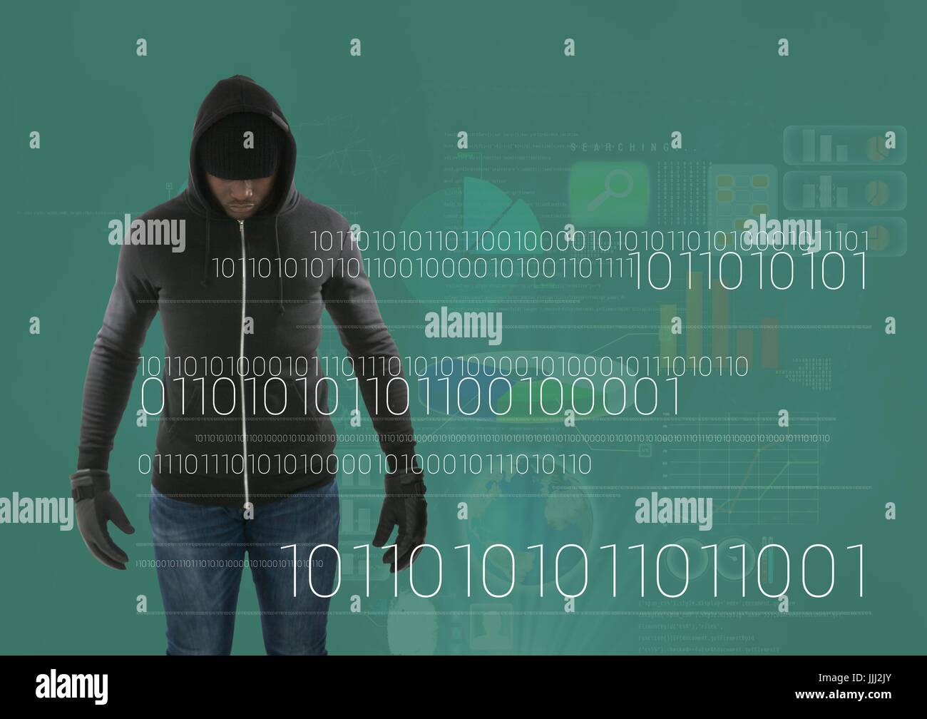 Hacker debout sur en face de fond vert avec des valeurs numériques Banque D'Images