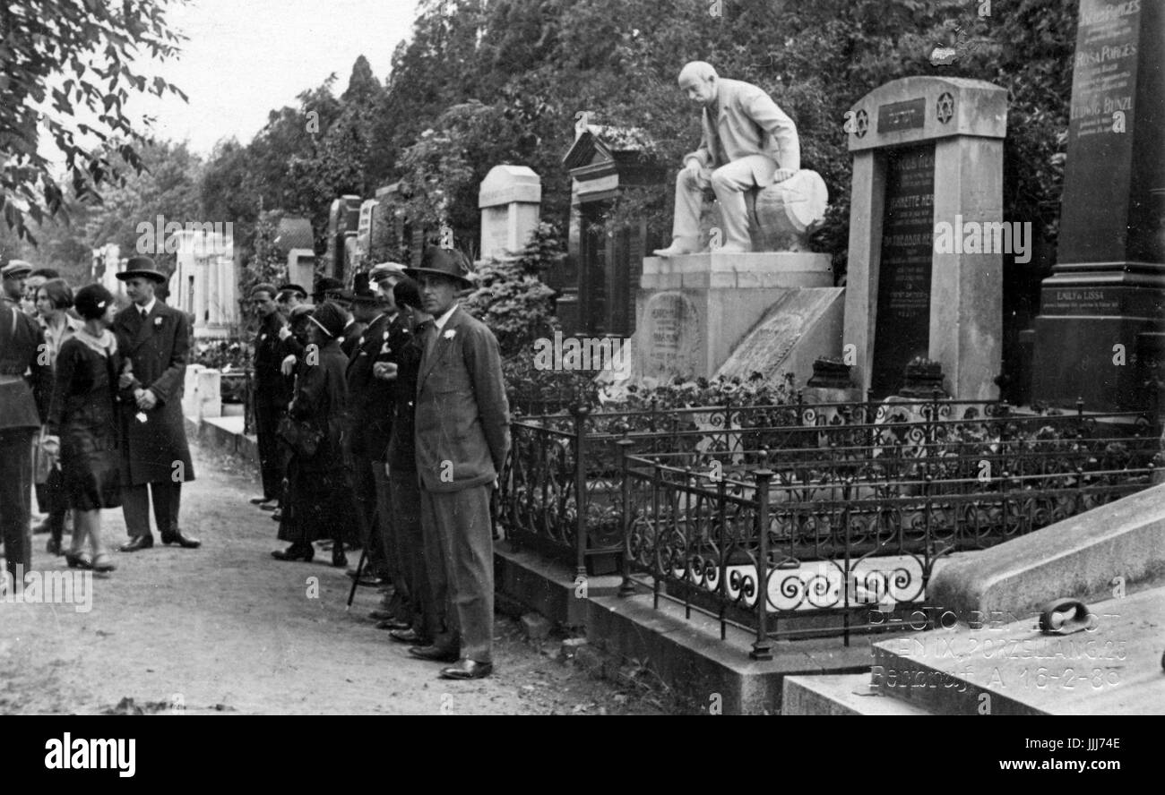 Theodor Herzl, tombe originelle - en dehors du cimetière Dobling Vienne, Autriche. TH : journaliste austro-hongrois juif ashkénaze et le père de le Sionisme politique moderne,2 mai 1860 - 3 juillet 1904. Banque D'Images