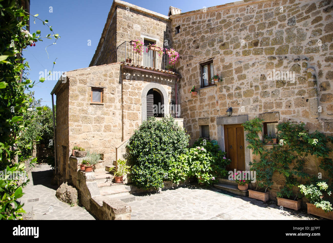 Village italien typique. Civita di Bagnoregio. Banque D'Images