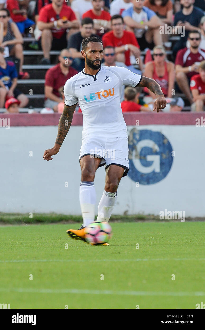 Richmond, Virginia, USA. 19 juillet, 2017. Le Swan's defender KYLE BARTLEY (27) passe le ballon au cours de la première moitié de la partie tenue à la City Stadium, Richmond, Virginie. Credit : Amy Sanderson/ZUMA/Alamy Fil Live News Banque D'Images