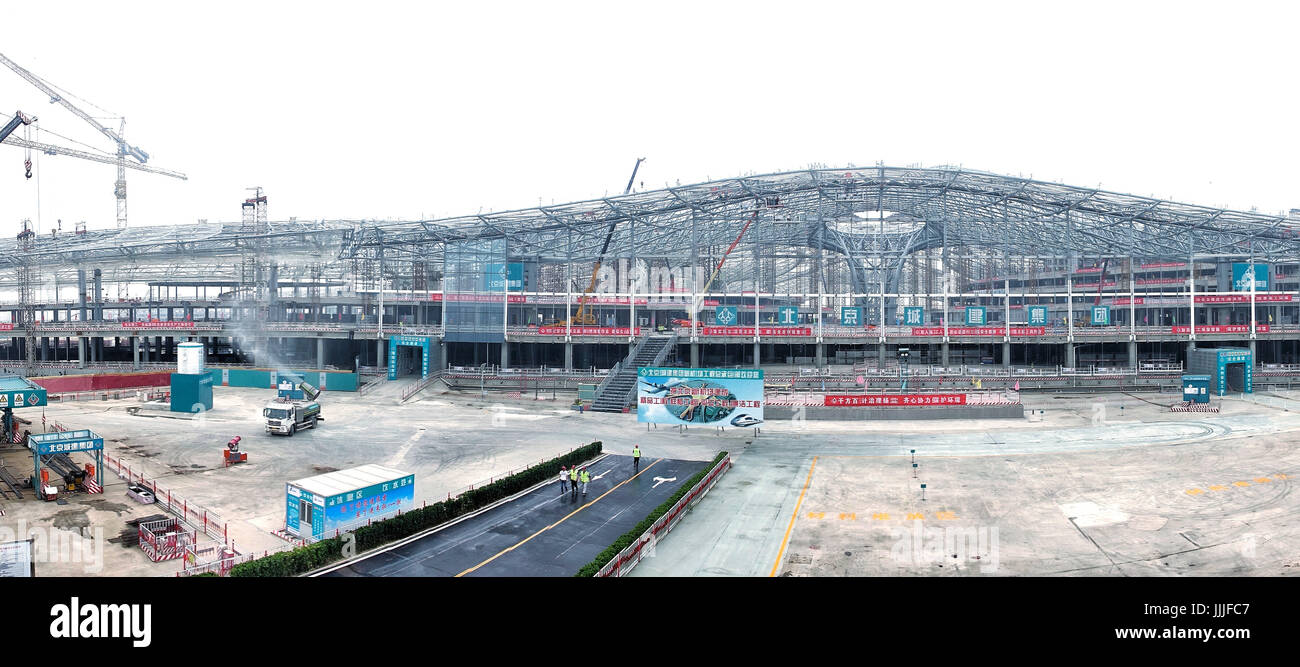 Beijing, Chine. 20 juillet, 2017. Photo prise le 20 juillet 2017 montre le terminal de l'aéroport international de Pékin de neuf en construction à Beijing, capitale de la Chine. L'aéroport est de prendre forme en tant que la structure de l'acier de ses bâtiments du terminal a été réalisée le 30 juin. Il devrait commencer à fonctionner en 2019. Crédit : Li Xin/Xinhua/Alamy Live News Banque D'Images