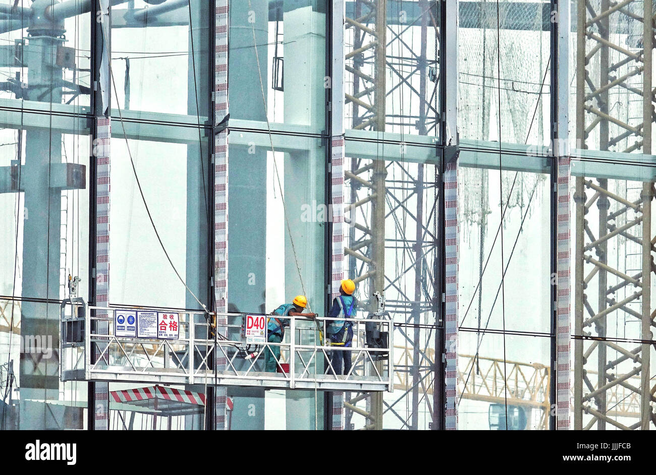 Beijing, Chine. 20 juillet, 2017. Photo prise le 20 juillet 2017 montre le terminal de l'aéroport international de Pékin de neuf en construction à Beijing, capitale de la Chine. L'aéroport est de prendre forme en tant que la structure de l'acier de ses bâtiments du terminal a été réalisée le 30 juin. Il devrait commencer à fonctionner en 2019. Crédit : Li Xin/Xinhua/Alamy Live News Banque D'Images