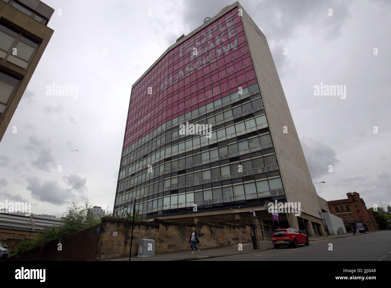 Glasgow, Ecosse, Royaume-Uni. Jul 20, 2017. Aujourd'hui, la ville de Glasgow College's new city campus a été sélectionné pour le Royal Institute of British Architects (RIBA) Prix Stirling en ligne pour être jugé pour le UK's best nouveau bâtiment. Les sections locales en photo aujourd'hui où en grande partie embroussaillé par cette décision quand on leur a dit cela d'anecdotes offerts étant basé sur la façon dont il était blanc et son fort aspect. L'un des bâtiments emblématiques de l'ancien collège. Credit : Gérard ferry/Alamy Live News Banque D'Images