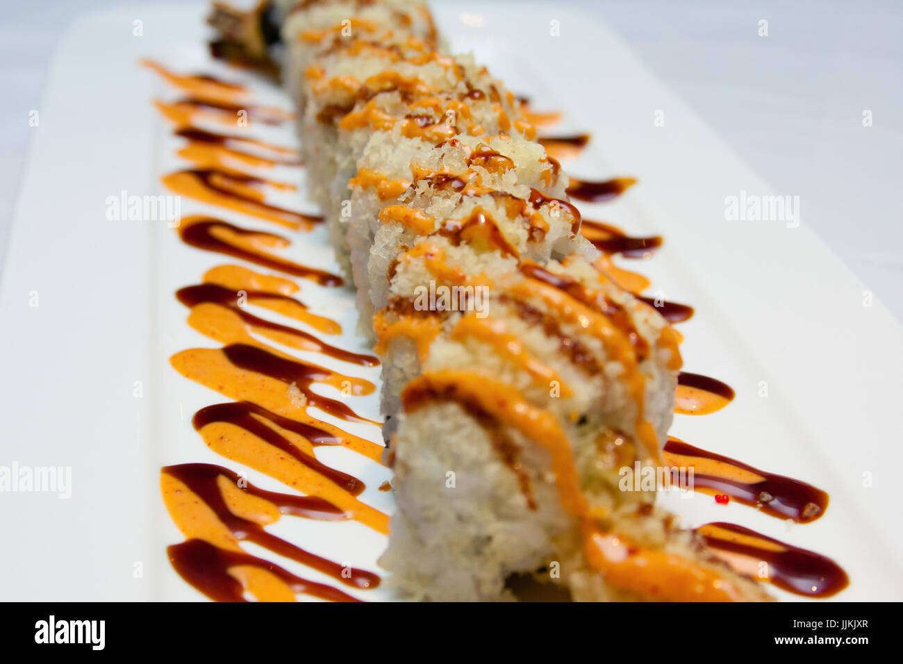 Les graines de sésames. Une garniture authentique et délicieuse pour les  sushis et les makis.