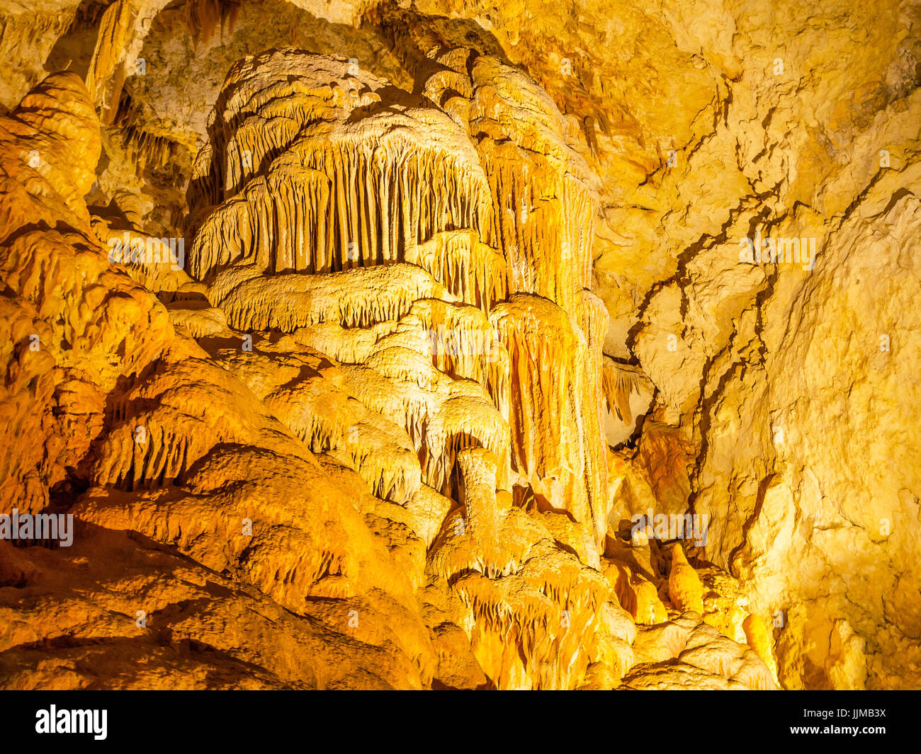 JEWEL CAVE, l'ouest de l'Australie - le 7 juillet 2017 : Des stalactites et des formations de cristaux dans Jewel Cave, près des villes de Augusta et Margaret River en Wester Banque D'Images