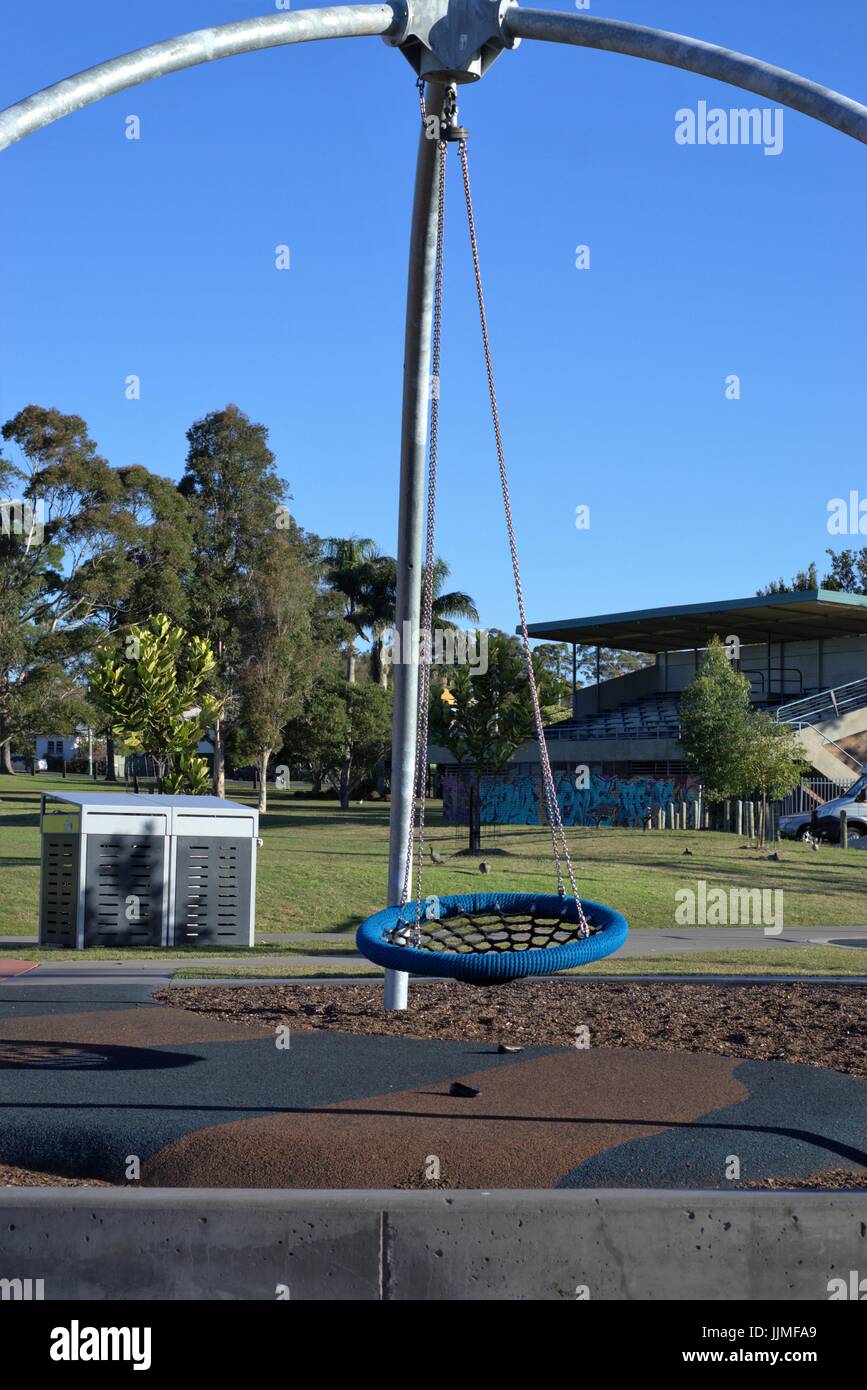 Date 20 juillet 2017. Pneu swing vide ride dans un parc public avec à Coffs Harbour, New South Wales en Australie Banque D'Images