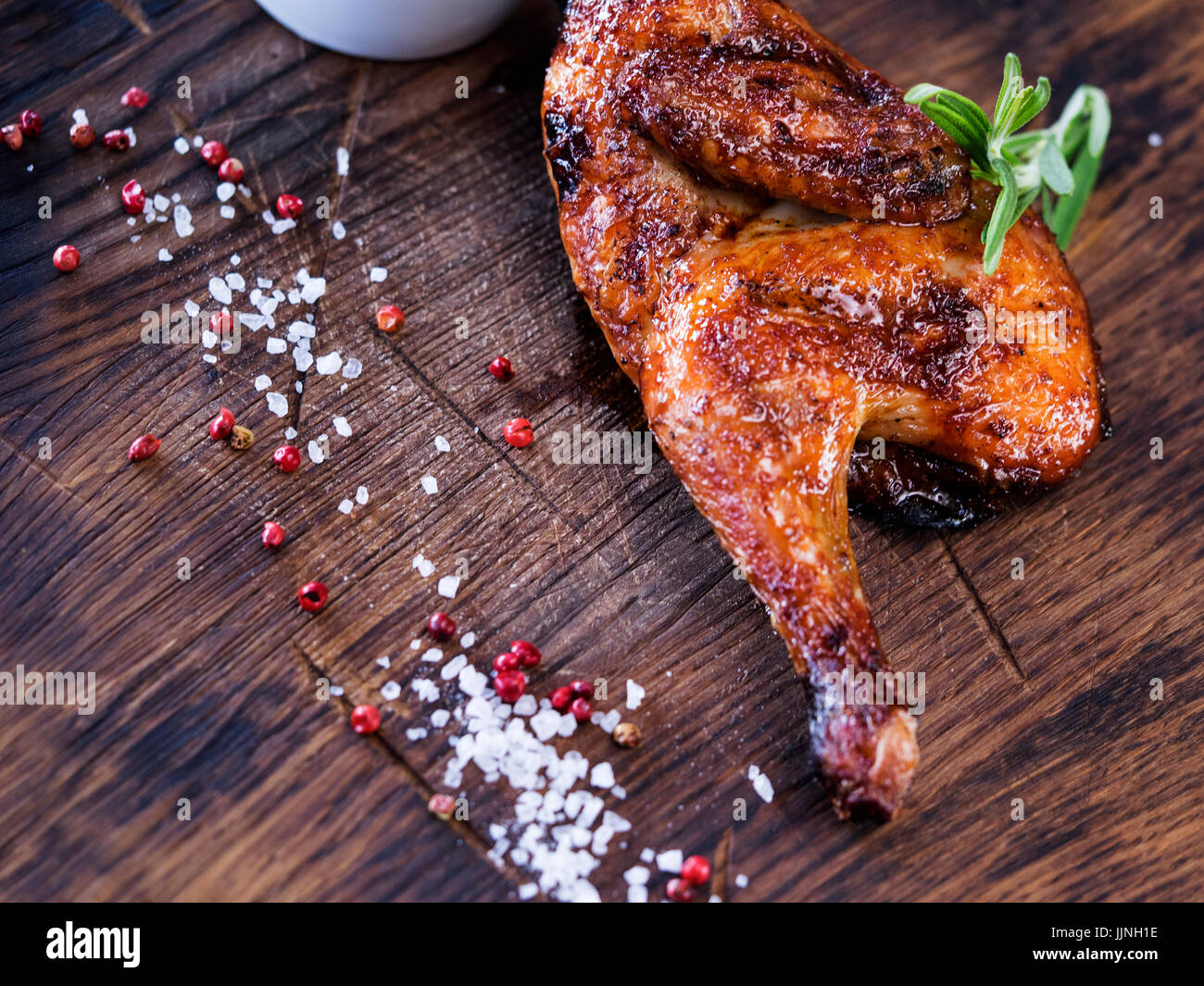 Morceau de poulet avec une sauce à l'ail Banque D'Images