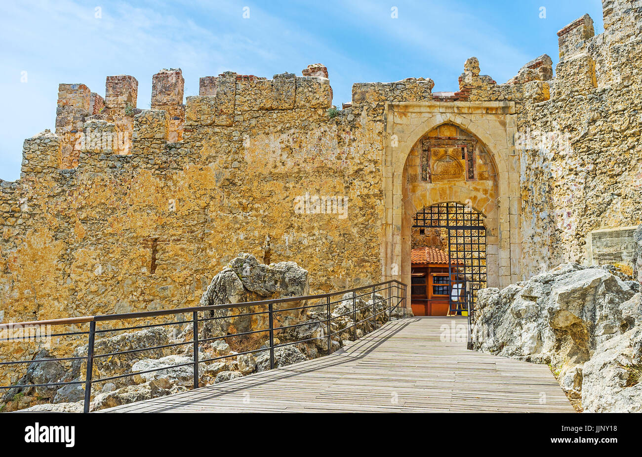 Les portes doubles d'Alanya forteresse a aux entrées - un pour les piétons et l'autre - pour le transport, la Turquie. Banque D'Images