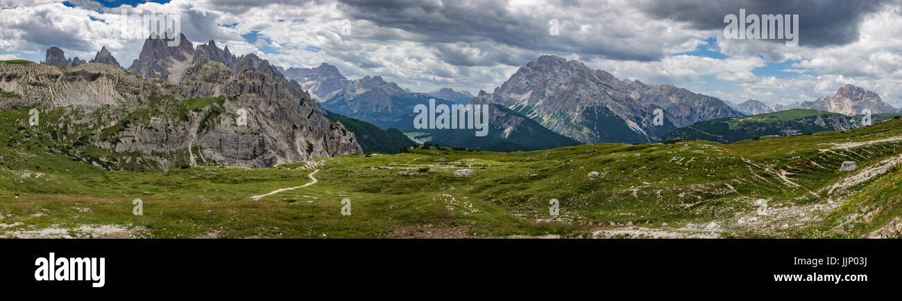 Dolomites skyline panorama de Cime di Lavaredo 3 Banque D'Images