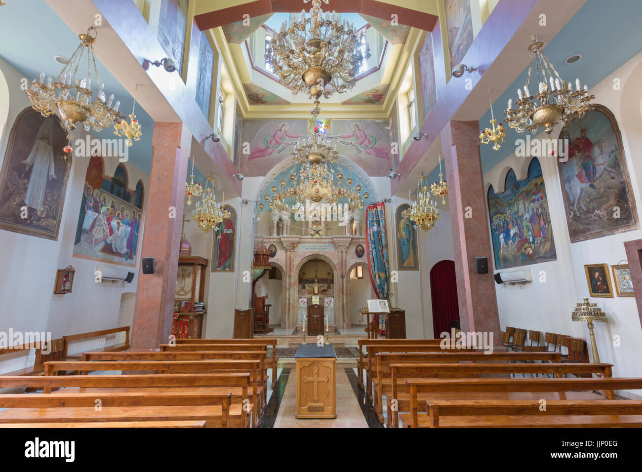 Bethléem, Israël - 6 mars 2015 : l'église orthodoxe syrienne avec les fresques de l'artiste K. Veniadis (1987). Banque D'Images