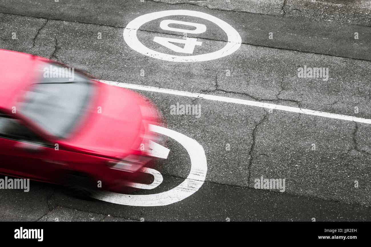 Limite de vitesse 40 sign on road en Espagne Banque D'Images