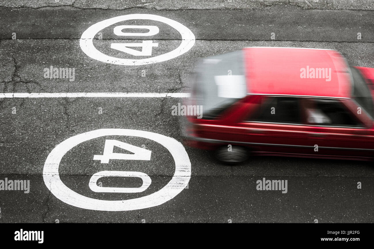 Limite de vitesse 40 sign on road en Espagne Banque D'Images