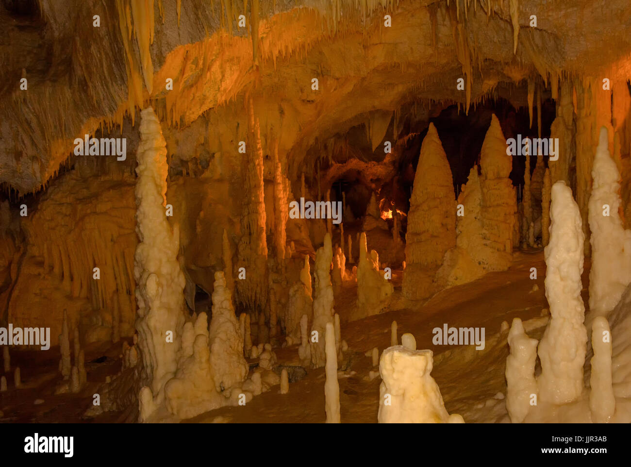 Grottes de Frasassi, Italie, Ancône, Région des Marches. La formation de stalagmites et stalactites dans les grottes de Frasassi, Banque D'Images