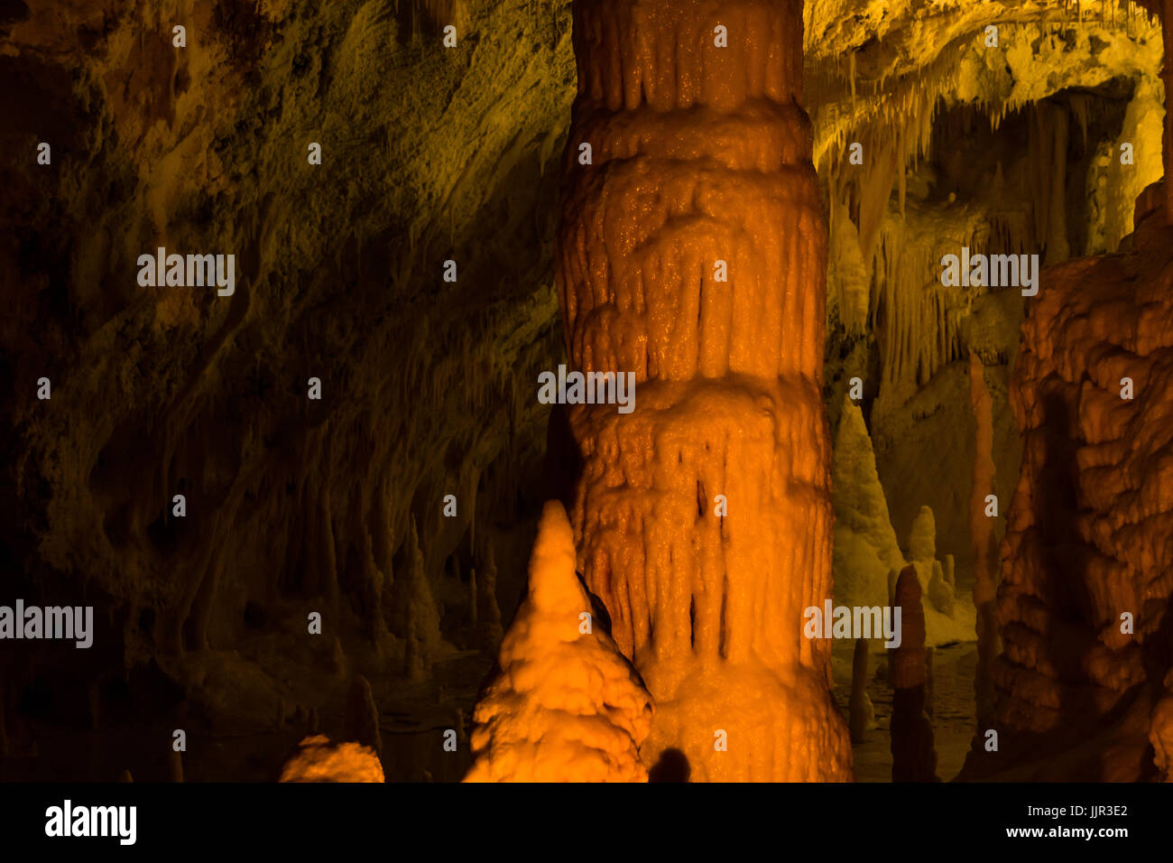 Grottes de Frasassi, Italie, Ancône, Région des Marches. La formation de stalagmites et stalactites dans les grottes de Frasassi, Banque D'Images