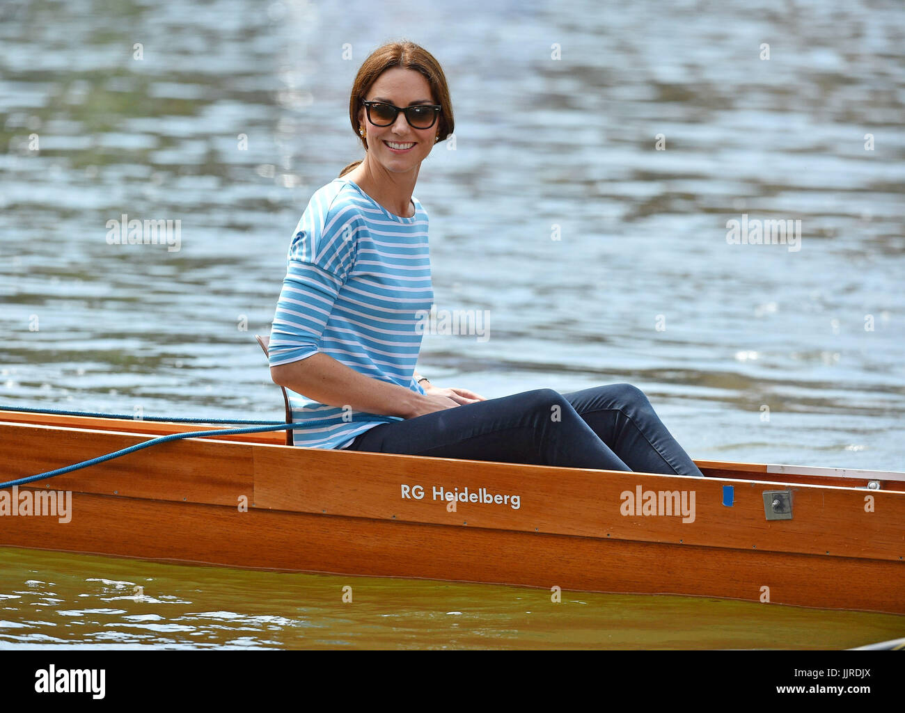 La duchesse de Cambridge cox un bateau contre son mari, le duc de Cambridge, dans une course entre la ville jumelée de Cambridge et de Heidelberg, Heidelberg, Allemagne. Banque D'Images