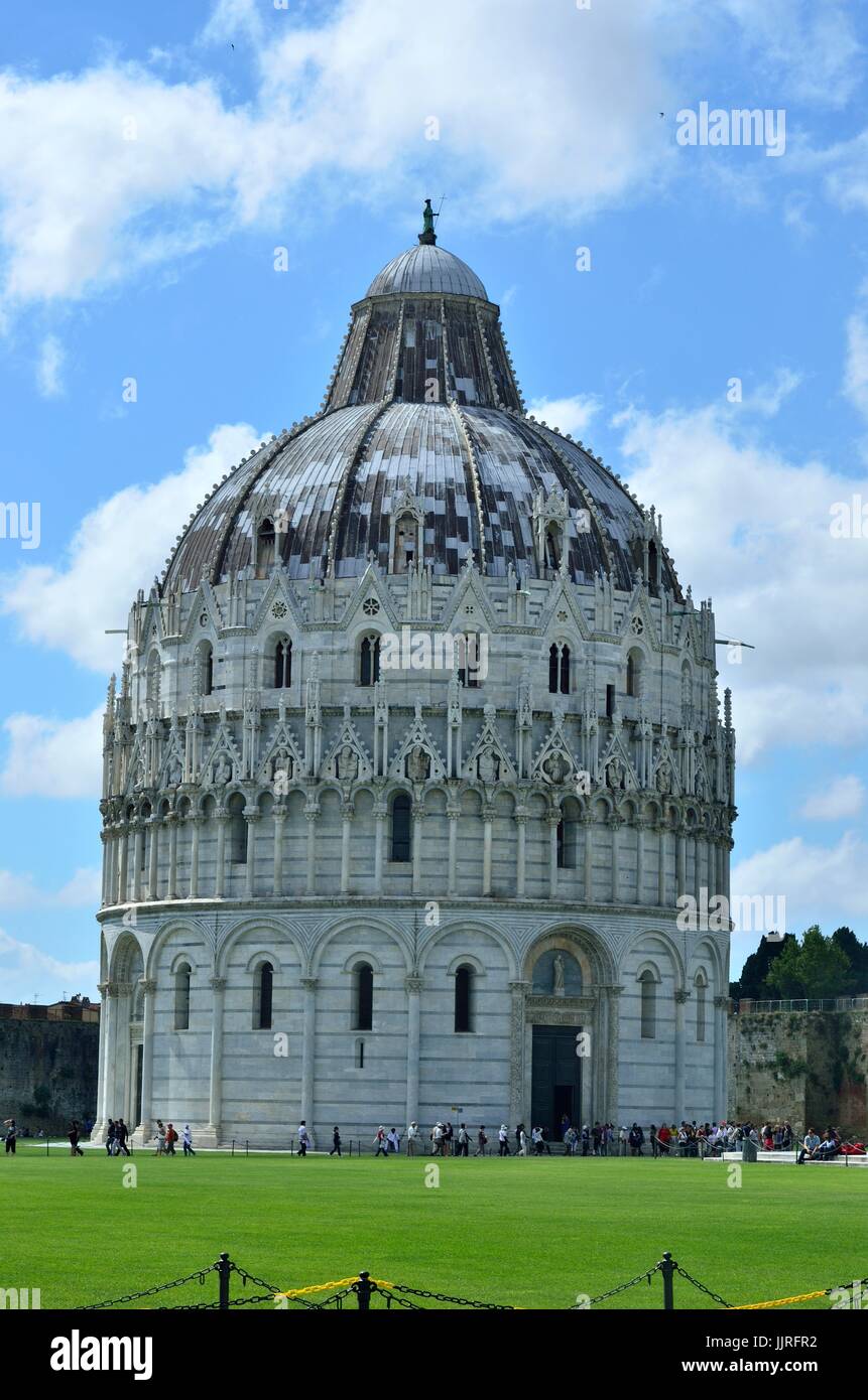 La Pise Baptistère de Saint-Jean (Italien : Battistero di San Giovanni) est un édifice religieux catholique romaine à Pise, Italie Banque D'Images