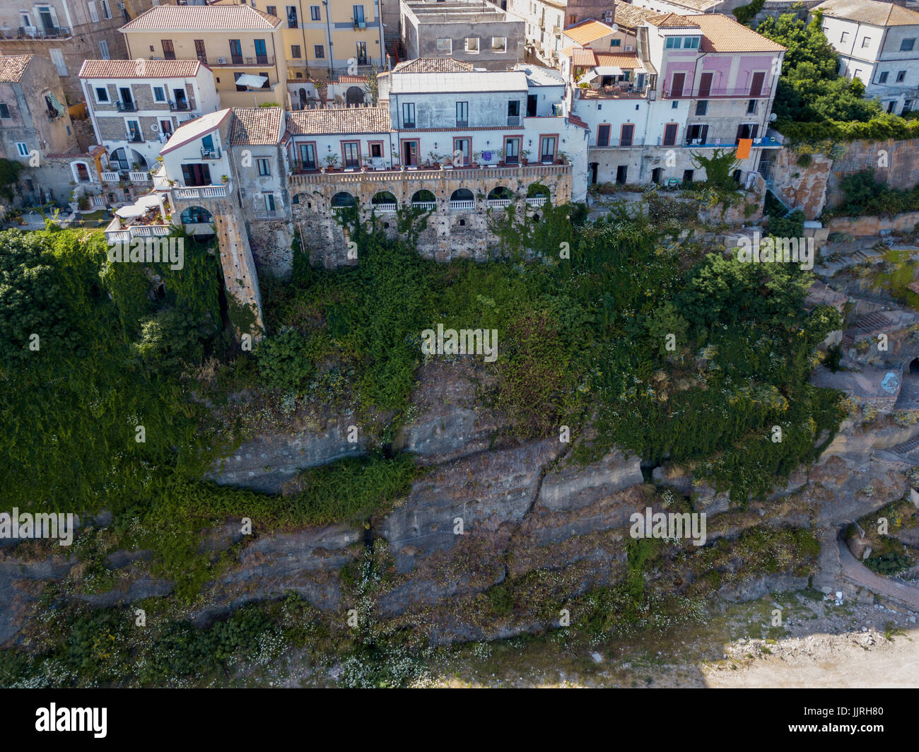 Vue aérienne de Pizzo Calabro, Pier, château, Calabre, Italie tourisme. Vue panoramique sur la petite ville de Pizzo Calabro par la mer. Maisons sur la roche. Banque D'Images