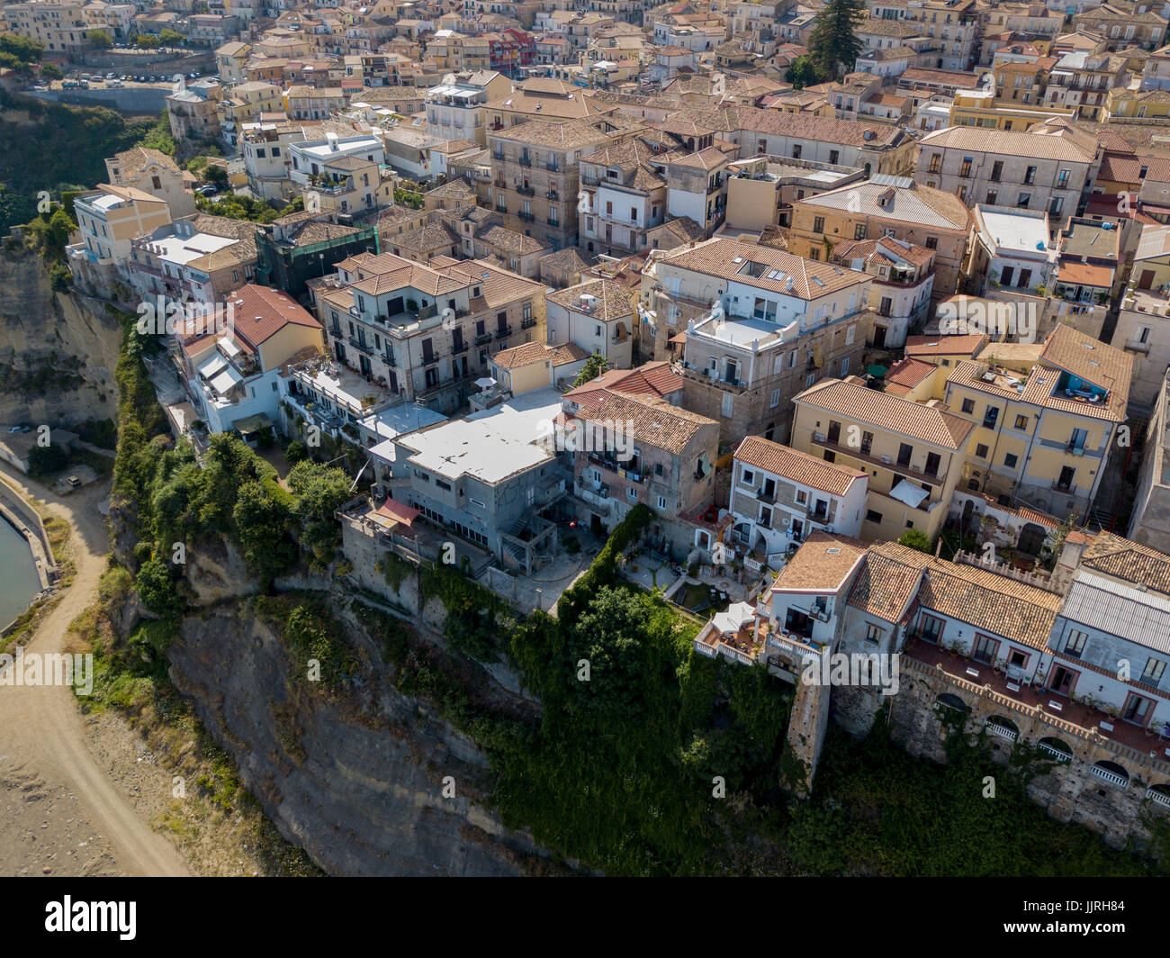 Vue aérienne de Pizzo Calabro, Pier, château, Calabre, Italie tourisme. Vue panoramique sur la petite ville de Pizzo Calabro par la mer. Maisons sur la roche. Banque D'Images