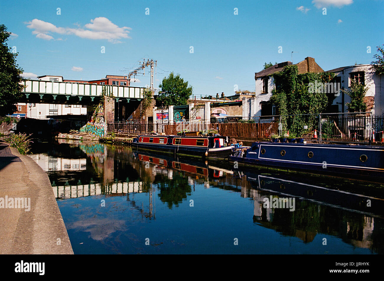 Le Regents Canal près de Cambridge Heath Road, South Hackney, Londres UK Banque D'Images