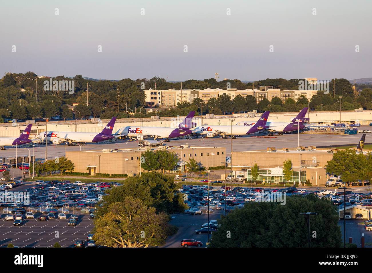 Des avions de ligne de FedEx à l'aéroport d'Atlanta Hartsfield Jackson Banque D'Images