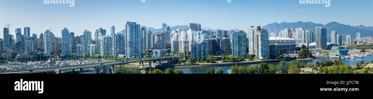 Vancouver, Canada - Circa 2017 : une vue panoramique sur l'espace résidentiel du centre-ville, l'un des plus chers sur les marchés du logement dans le monde Banque D'Images