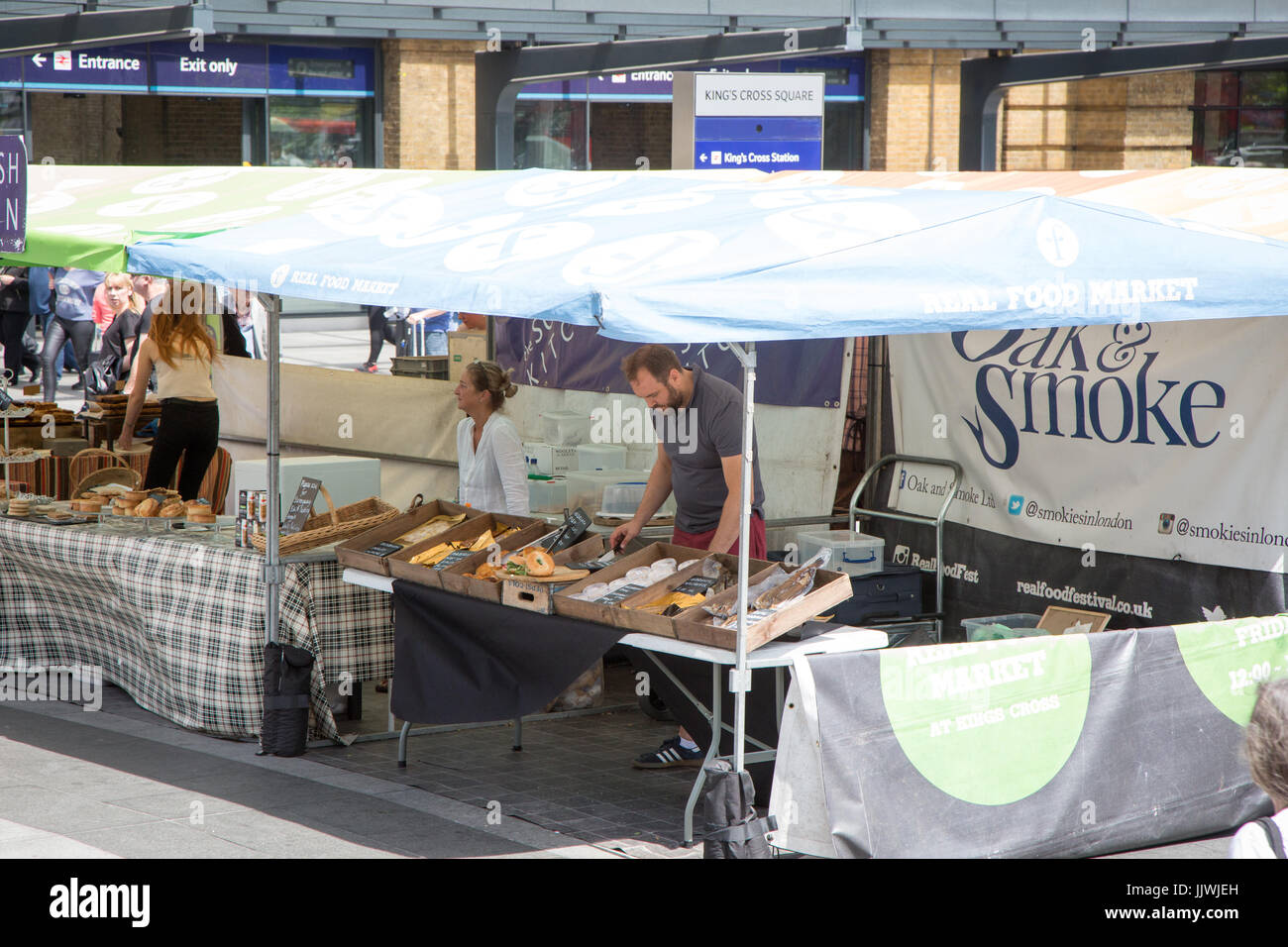 The Real Food Market, en face de la gare de King's Cross chaque mercredi-vendredi Banque D'Images