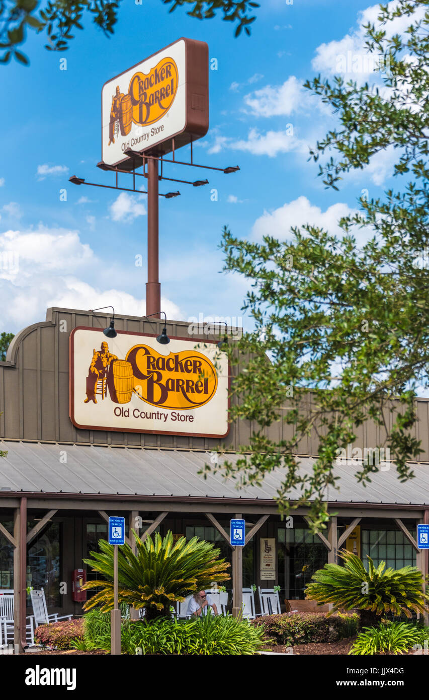 Restaurant Cracker Barrel Old Country Store et à Valdosta, en Géorgie, aux États-Unis. Banque D'Images
