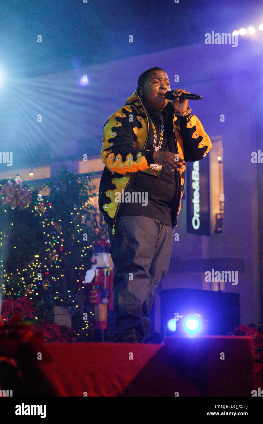La star du reggae Sean Kingston, qui réalise chaque année des vacances éclairage d'arbre extravagance concert Grove Los Angeles. Banque D'Images