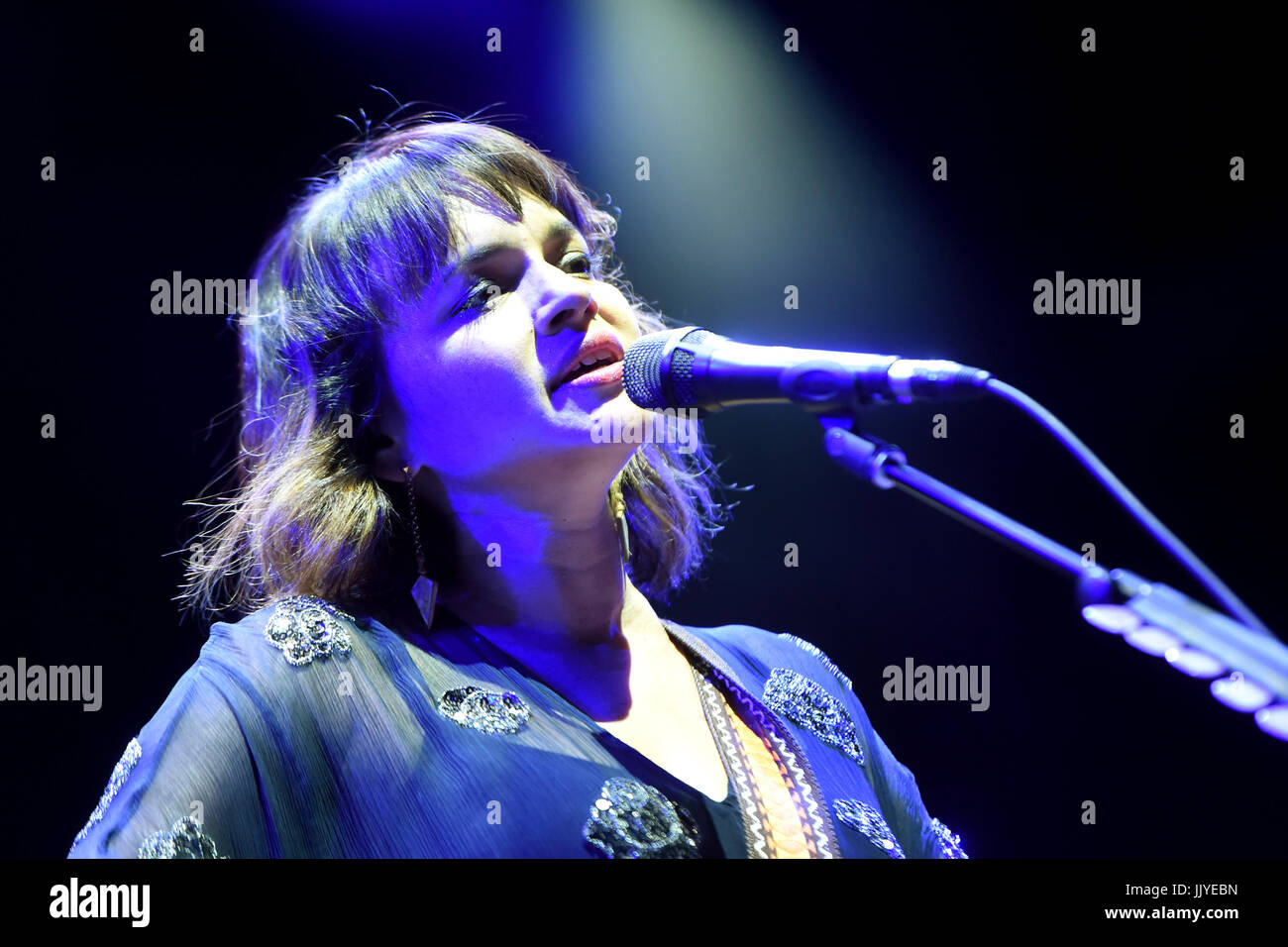 Ostrava, République tchèque. 20 juillet, 2017. La chanteuse américaine Norah Jones effectue au cours de la deuxième journée de la Colours of Ostrava music festival, à Ostrava, en République tchèque, le 20 juillet 2017. Photo : CTK Jaroslav Ozana/Photo/Alamy Live News Banque D'Images