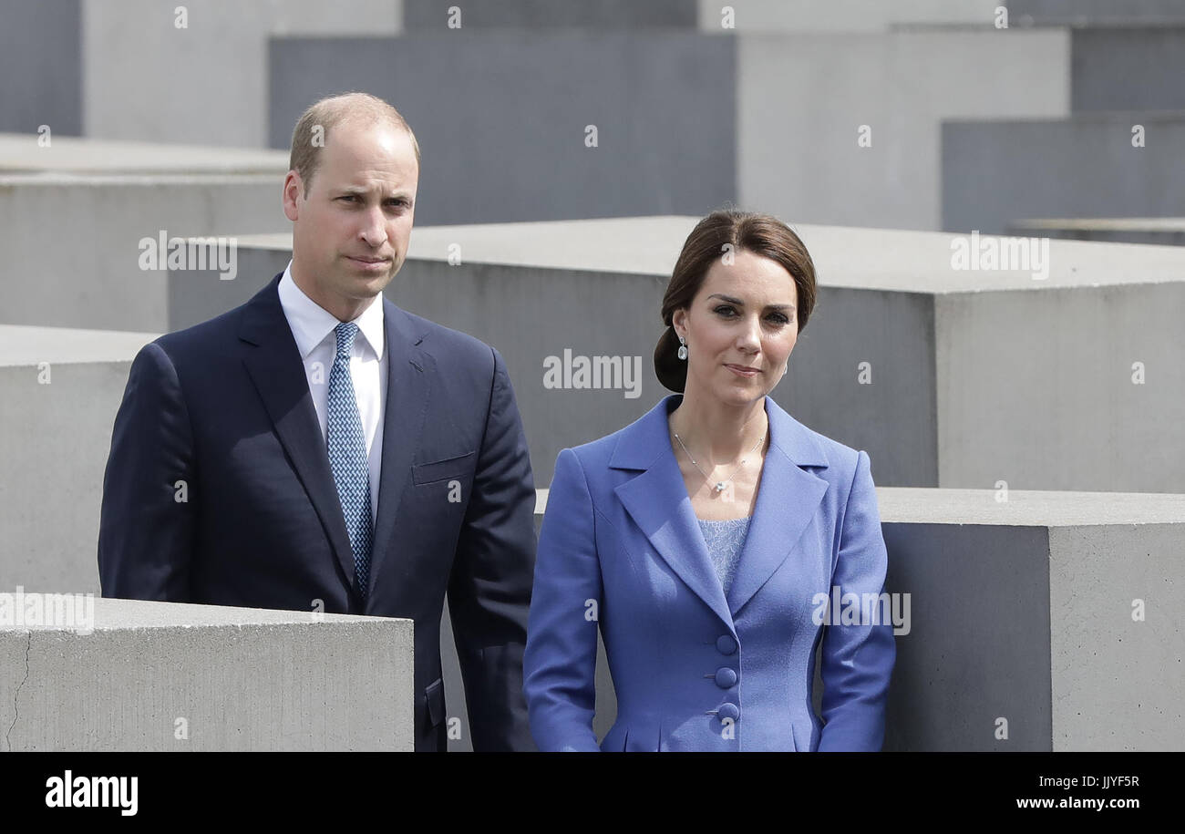 Berlin, Allemagne. 19 juillet, 2017. La Grande-Bretagne, le Prince William et son épouse, la Duchesse Kate, en visitant le Mémorial de l'Holocauste à Berlin, Allemagne, 19 juillet 2017. Photo : Jörg Carstensen/dpa/Alamy Live News Banque D'Images