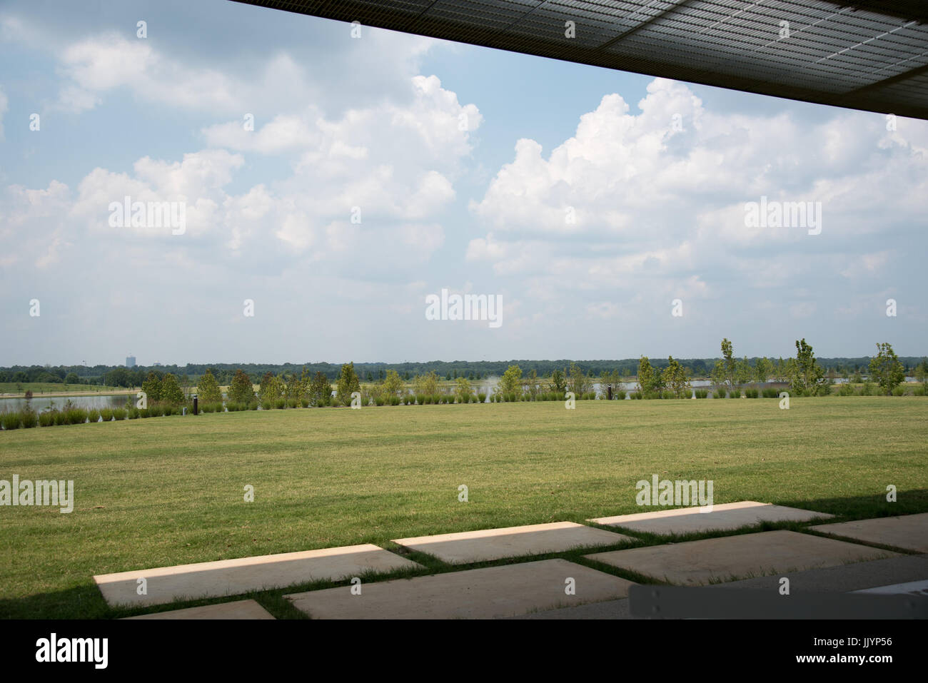 Memphis, TN, USA Vendredi 21 juillet 2017. Météo. Chaud mais pas trop chaud sous le porche à Shelby Farms Park Crédit : Gary Culley/Alamy Live News Banque D'Images
