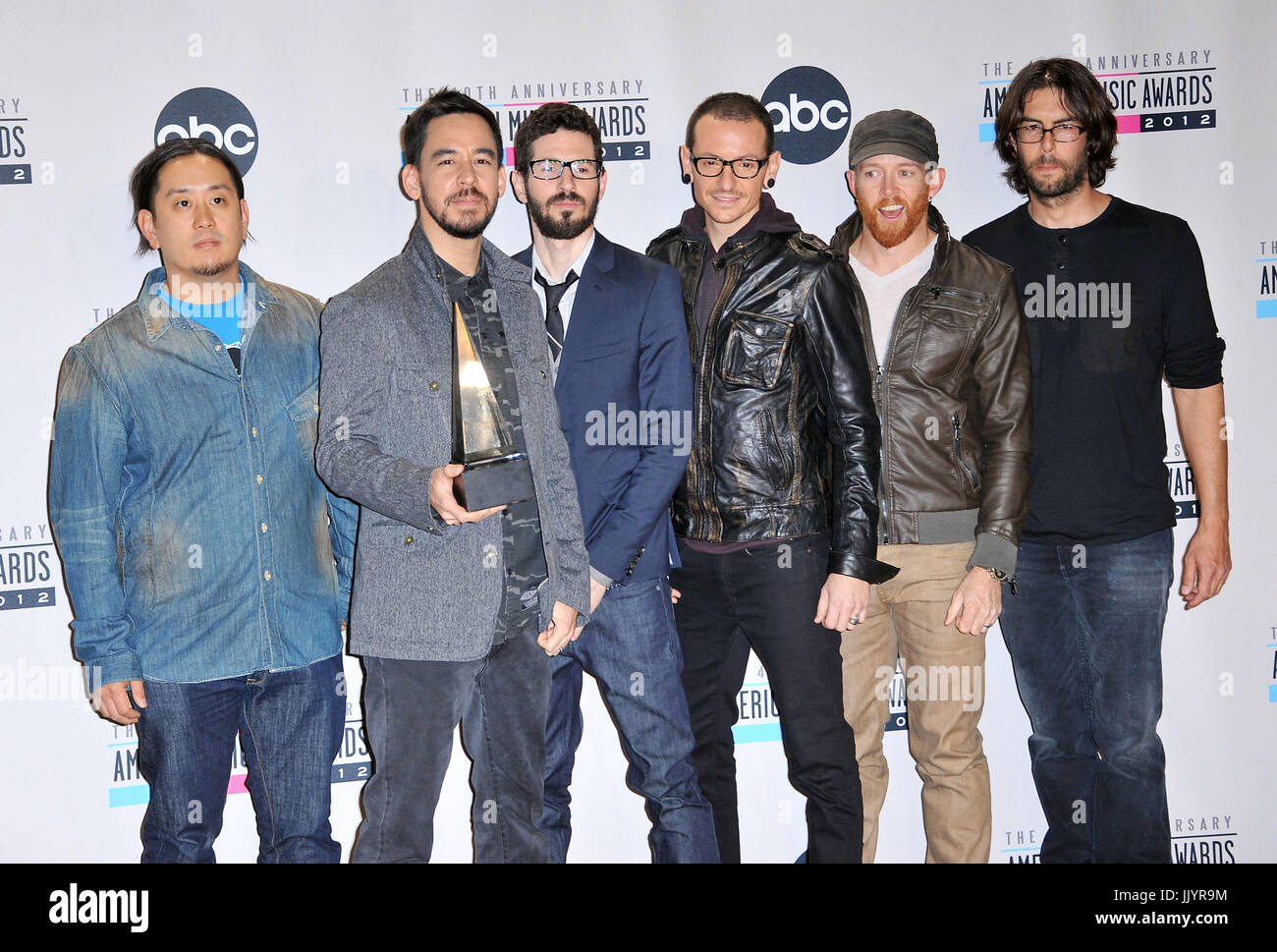 Linkin Park au 40ème American Music Awards 2012 au Nokia Theatre de Los Angeles. Salle de presse Chester Bennington de Linkin Park - Banque D'Images