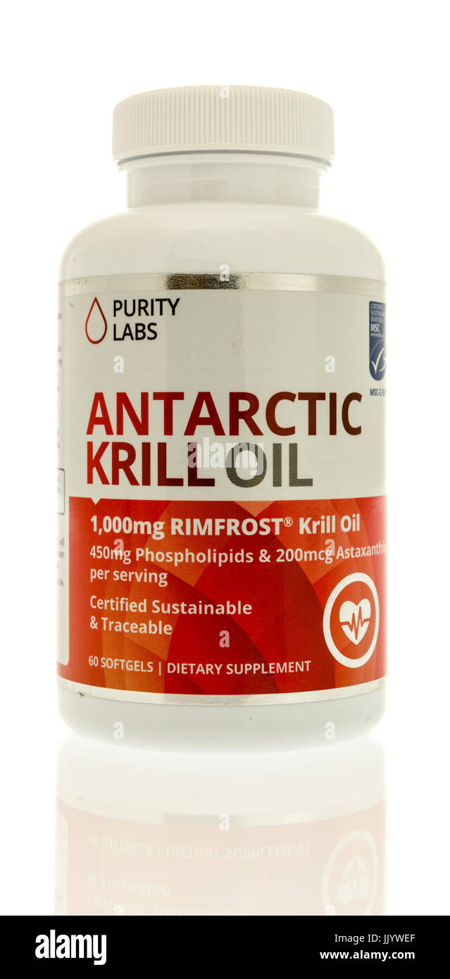 Winneconne, WI - 20 juillet 2017 : une bouteille d'huile de krill de l'Antarctique par la pureté Labs sur un fond isolé. Banque D'Images