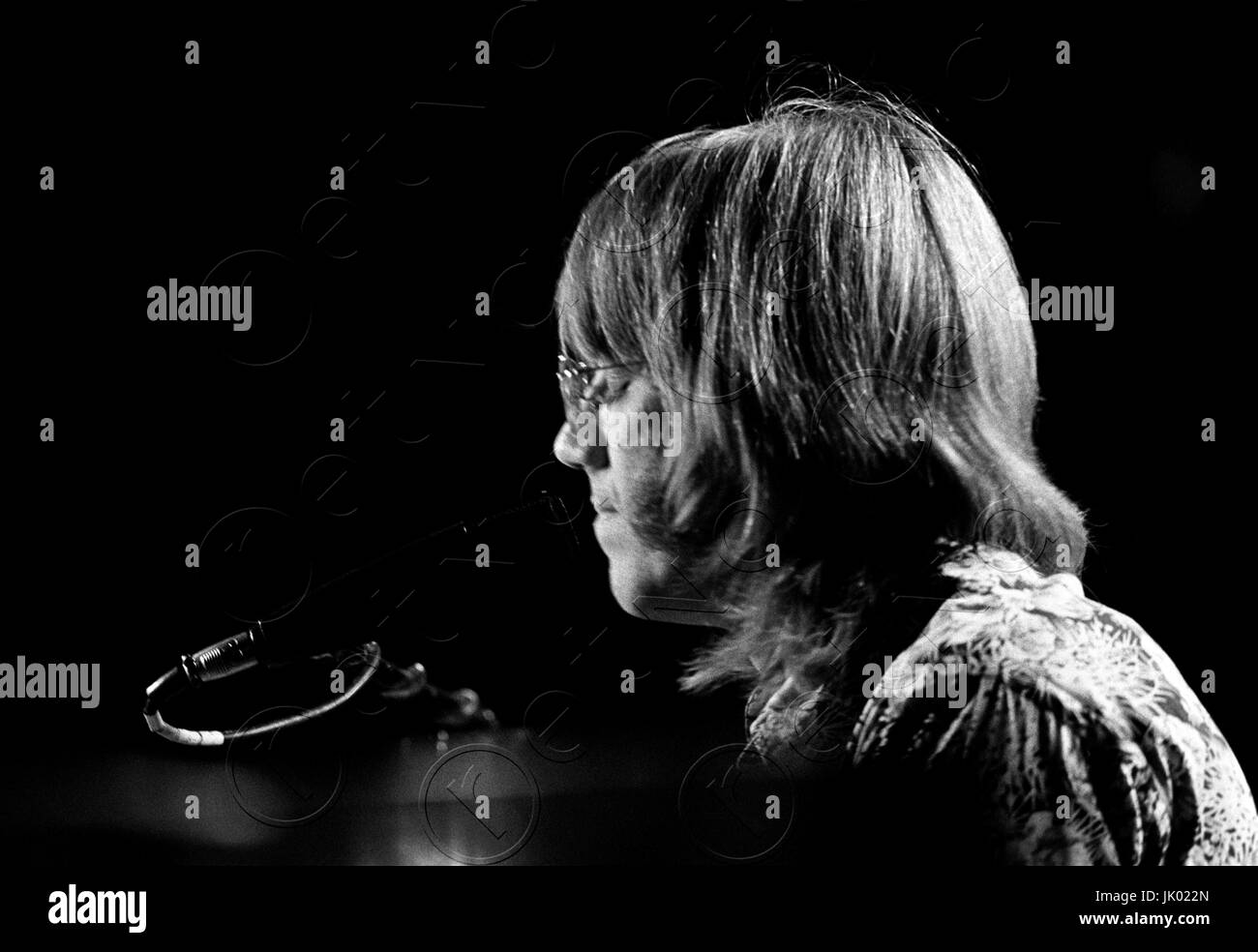 Ray Manzarek des portes d'effectuer à l'Arène de Boston à Boston, MA, le 10 avril 1970. Au cours de ce concert, Jim Morrison a demandé à l'audience si 'quelqu'un veut voir mon gentitals... ?" et a été traîné hors scène par Ray Manzarek. ** Les taux plus élevés s'appliquent ** APPEL À NÉGOCIER ** JAMAIS publié des photos ** © Peter Tarnoff / MediaPunch Banque D'Images