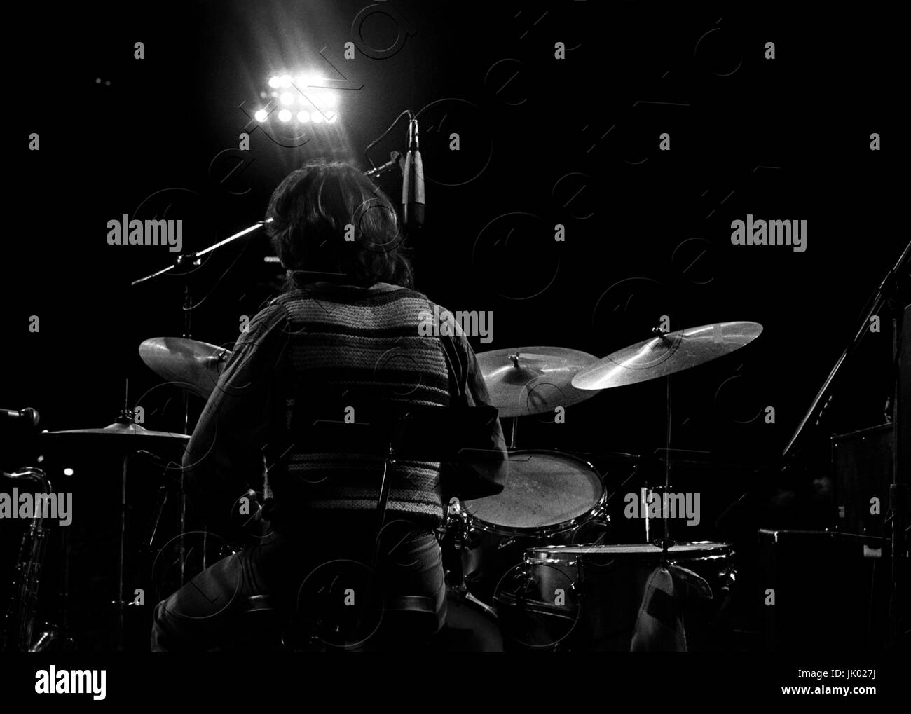 John Densmore des portes d'effectuer à l'Arène de Boston à Boston, MA, le 10 avril 1970. Au cours de ce concert, Jim Morrison a demandé à l'audience si 'quelqu'un veut voir mon gentitals... ?" et a été traîné hors scène par Ray Manzarek. ** Les taux plus élevés s'appliquent ** APPEL À NÉGOCIER ** JAMAIS publié des photos ** © Peter Tarnoff / MediaPunch Banque D'Images